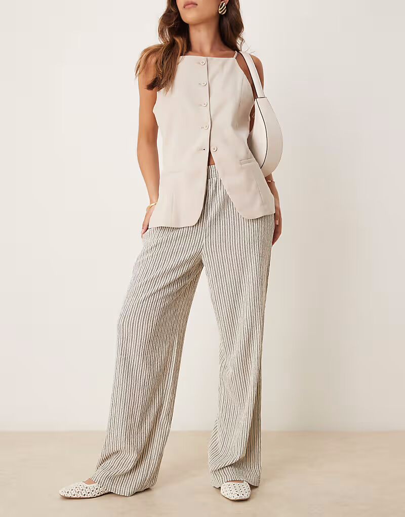 Брюки JDY с фактурной полоской черного и белого цветов
Брюки JDY с фактурной полоской черного и белого цветов