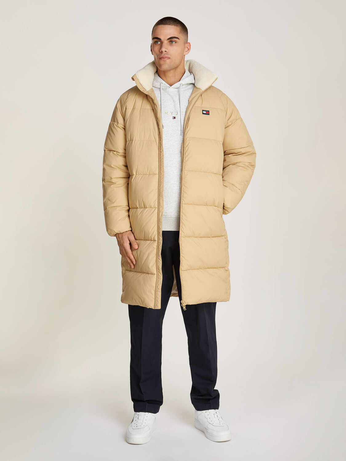 Куртка Tommy Jeans Regular Fit, бежевый
Куртка Tommy Jeans Regular Fit, бежевый