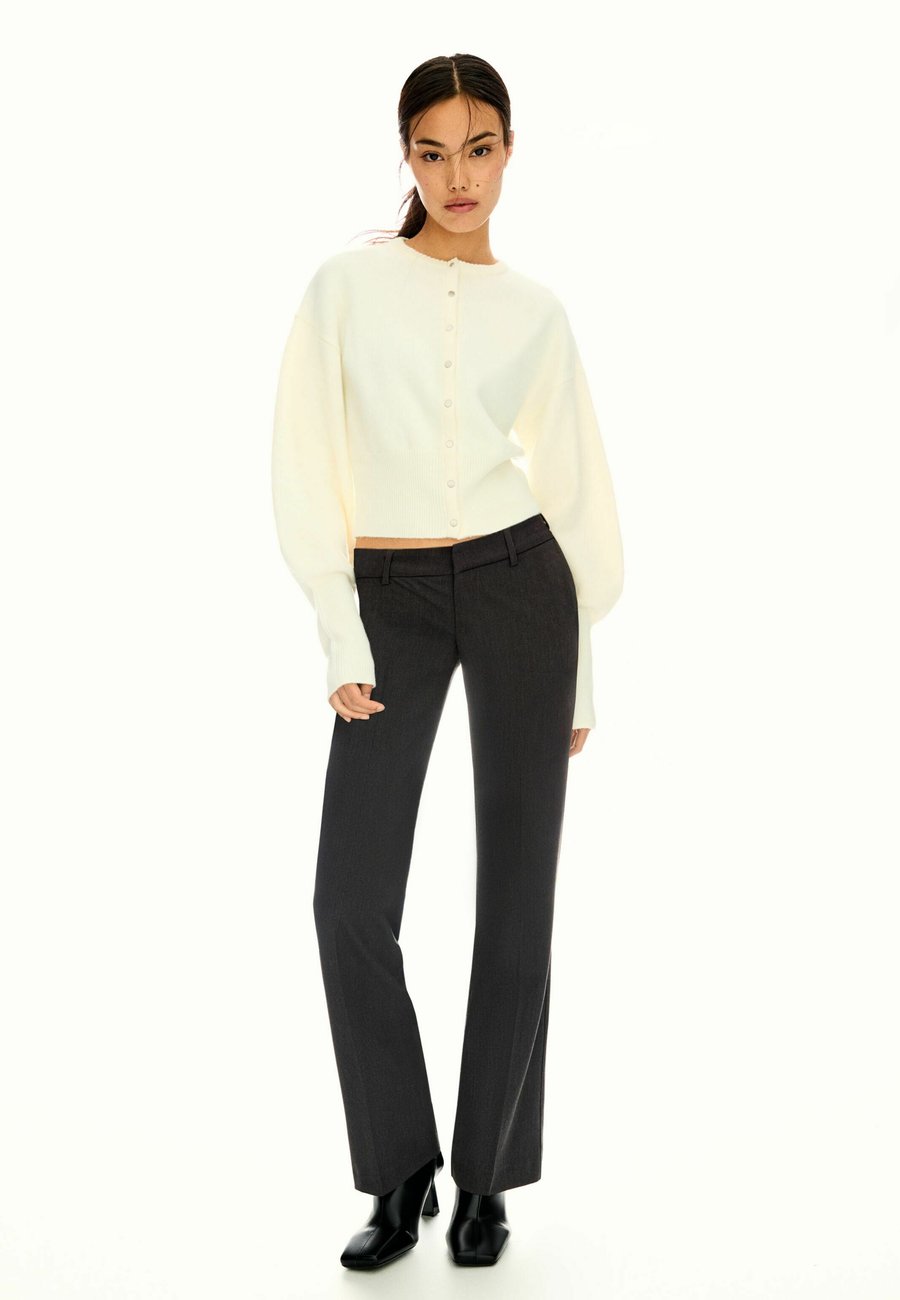 Брюки Bershka LOW-RISE , Grey
Брюки Bershka LOW-RISE , Grey