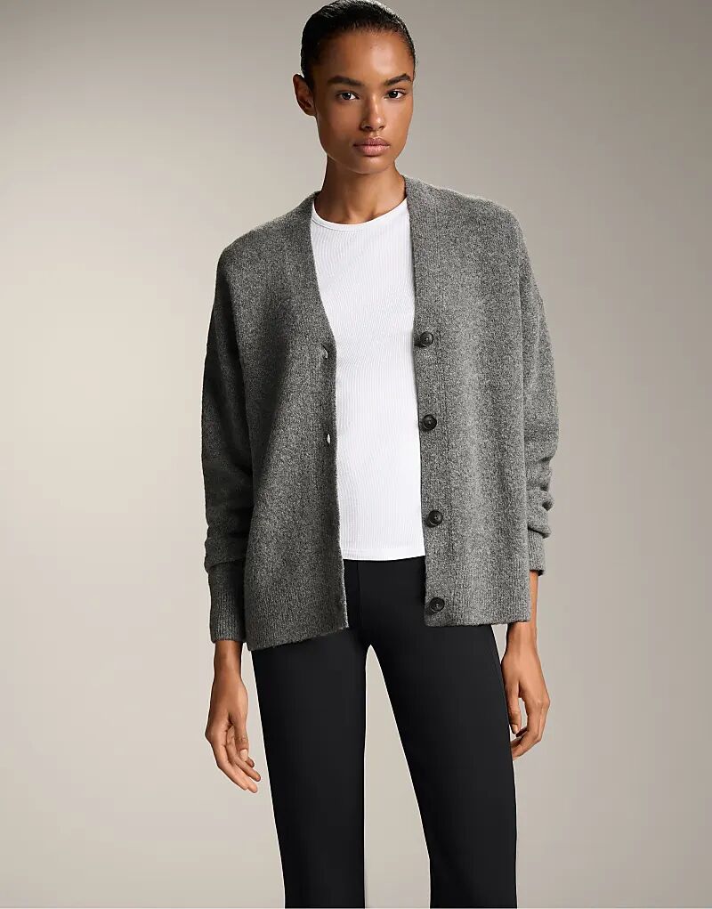 Мягкий трикотажный кардиган OYSHO на пуговицах в сером меланжевом цвете
Мягкий трикотажный кардиган OYSHO на пуговицах в сером меланжевом цвете