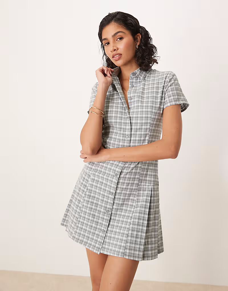 Гламурное мини-платье-рубашка на пуговицах со складками в серую клетку Glamorous
Гламурное мини-платье-рубашка на пуговицах со складками в серую клетку Glamorous