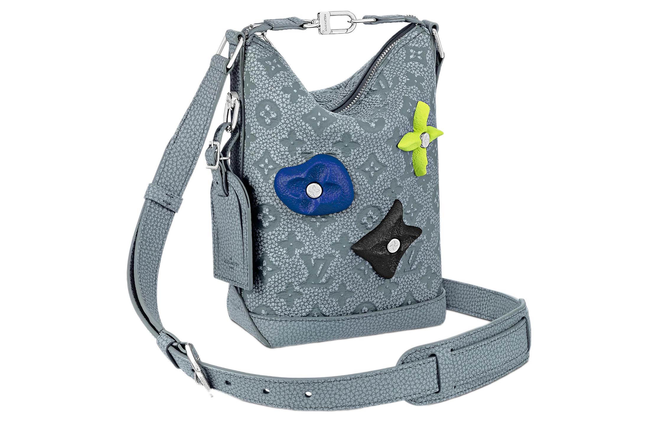 Hobo Cruiser Pm Granite Louis Vuitton, basic set (bag+dust bag)
Hobo Cruiser Pm Granite Louis Vuitton, basic set (bag+dust bag)