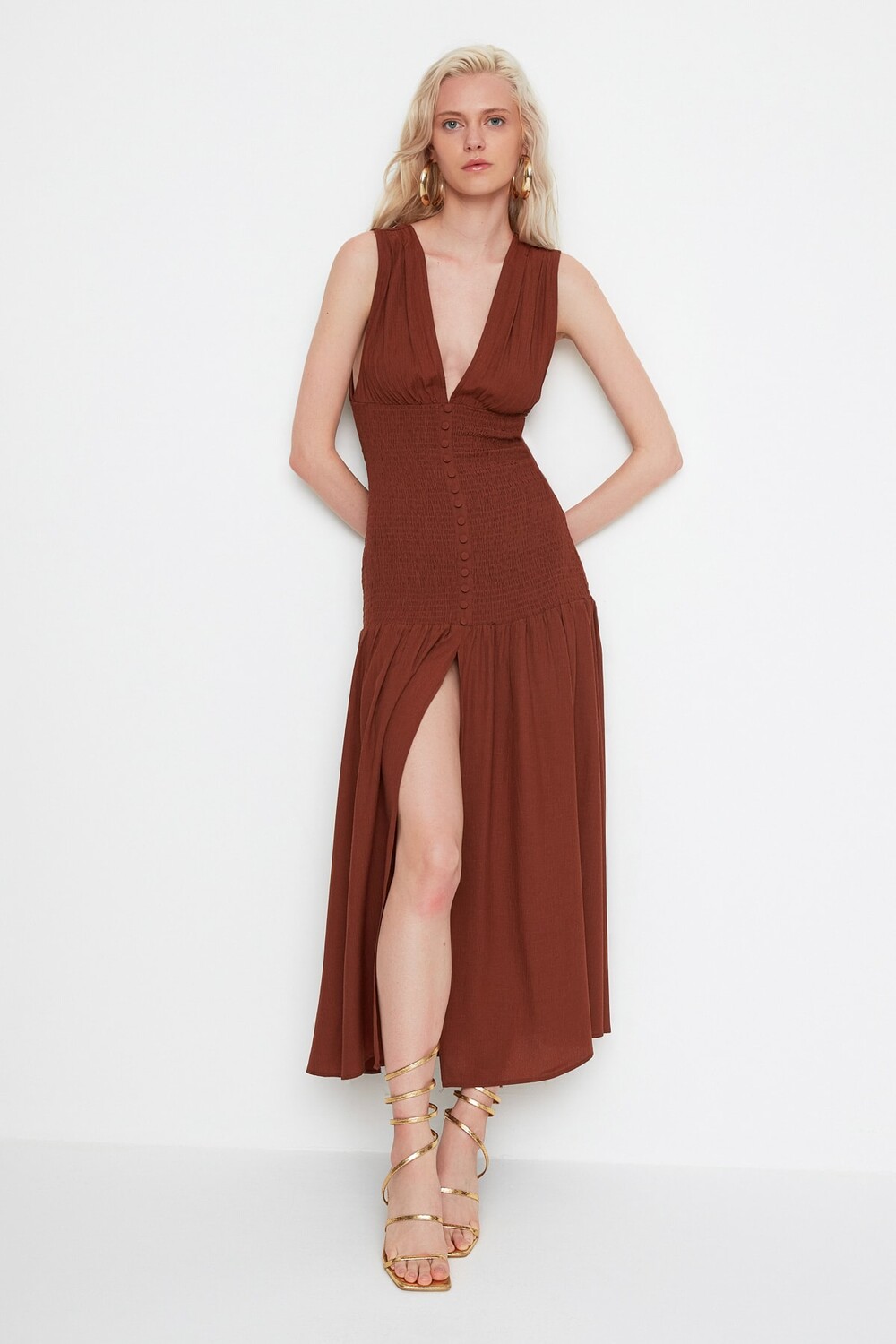 Пляжное платье из вискозы с разрезом и корицей из коллекции X Moeva TBESS22EL3173 Trendyol, коричневый
Пляжное платье из вискозы с разрезом и корицей из коллекции X Moeva TBESS22EL3173 Trendyol, коричневый
