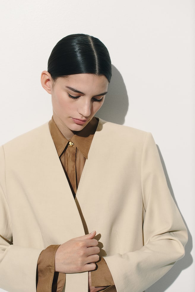 Блейзер без воротника H&M, бежевый
Блейзер без воротника H&M, бежевый