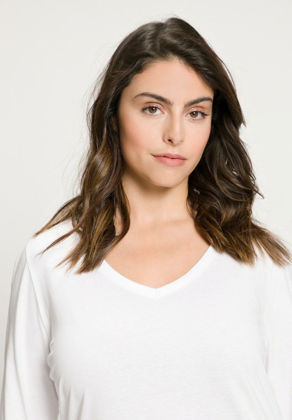 Топ с длинными рукавами V-AUSSCHNITT Ulla Popken, белый
Топ с длинными рукавами V-AUSSCHNITT Ulla Popken, белый