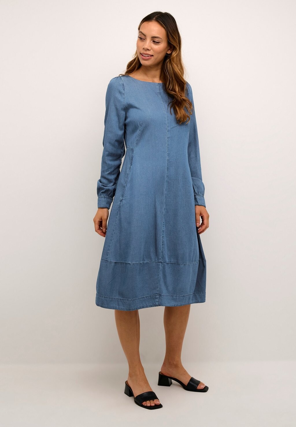 Джинсовое платье темно-синего цвета Cuarpa Antoinett Culture, синий
Джинсовое платье темно-синего цвета Cuarpa Antoinett Culture, синий