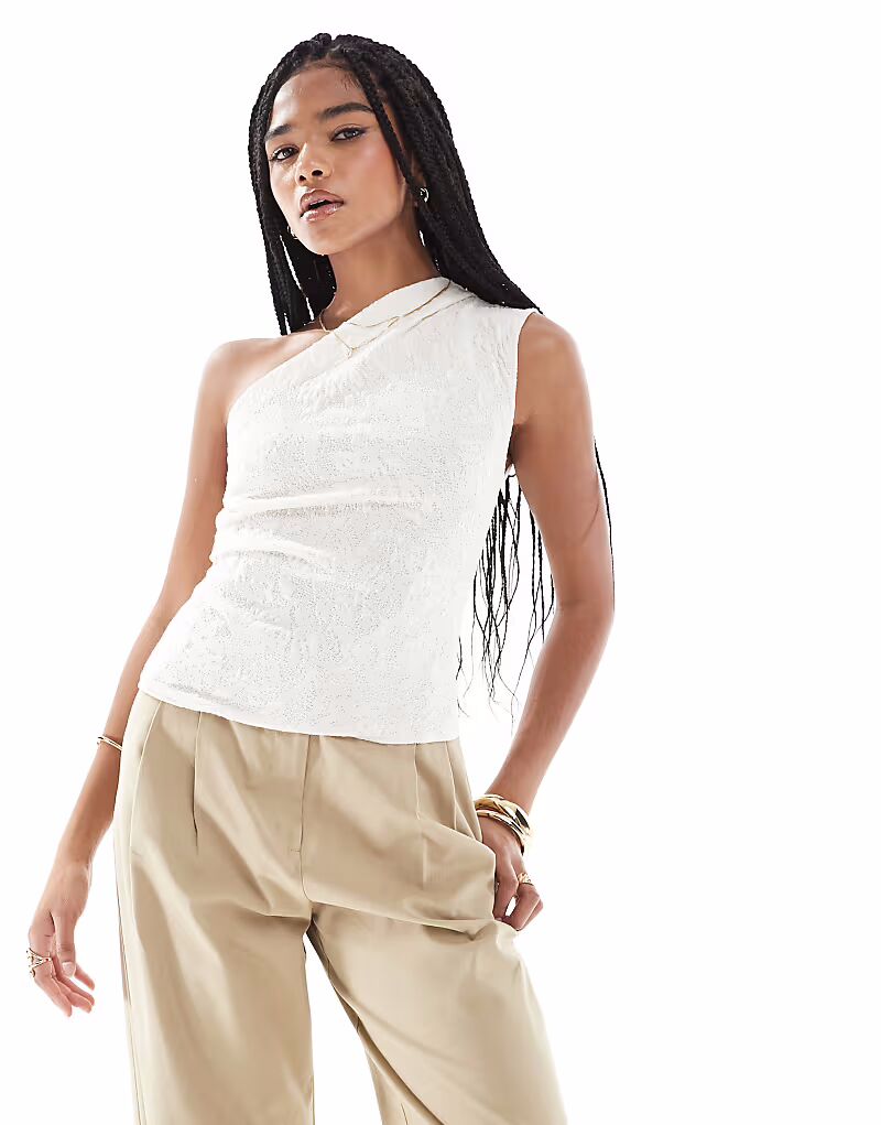 Pull&Bear текстурированный топ на одно плечо с асимметричным подолом цвета экрю
Pull&Bear текстурированный топ на одно плечо с асимметричным подолом цвета экрю