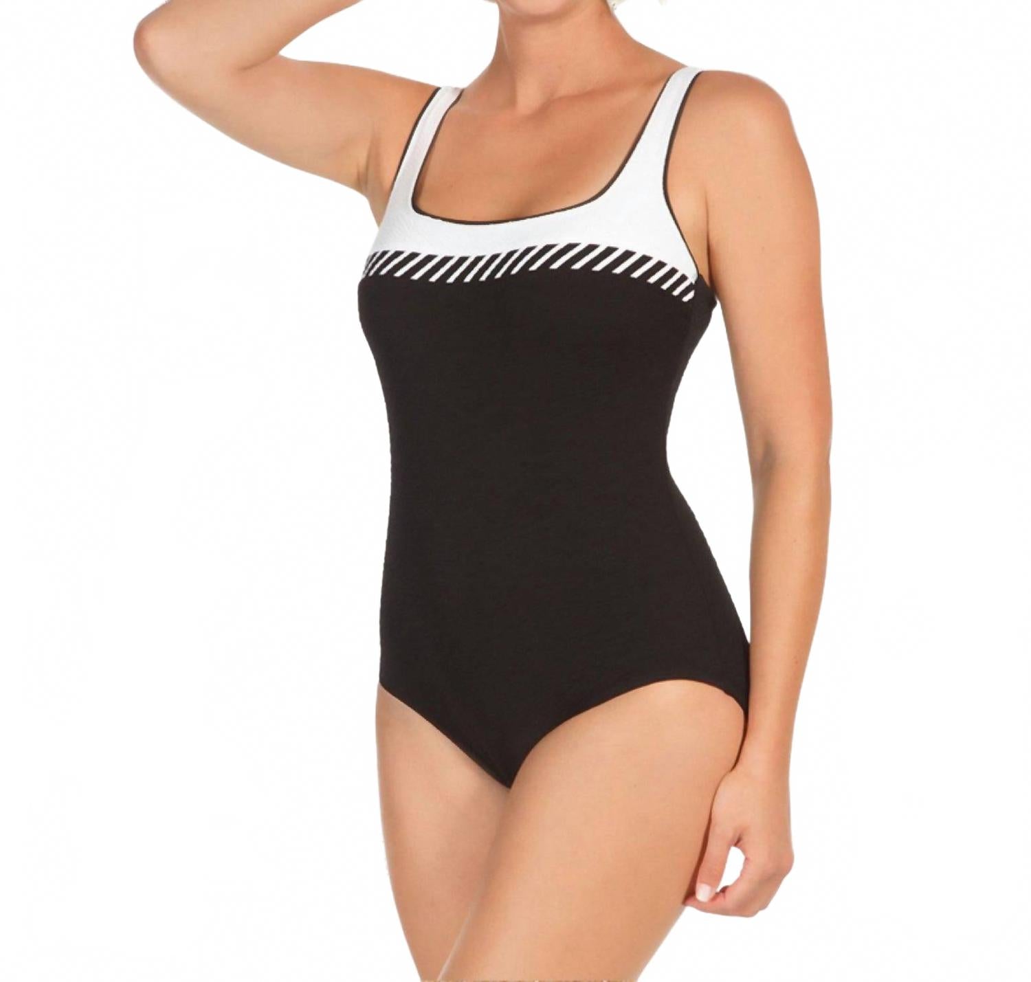 Хлорстойкий спортивный слитный купальник с лямкой-качелькой в черно-белом цвете Active Spirit
Хлорстойкий спортивный слитный купальник с лямкой-качелькой в черно-белом цвете Active Spirit