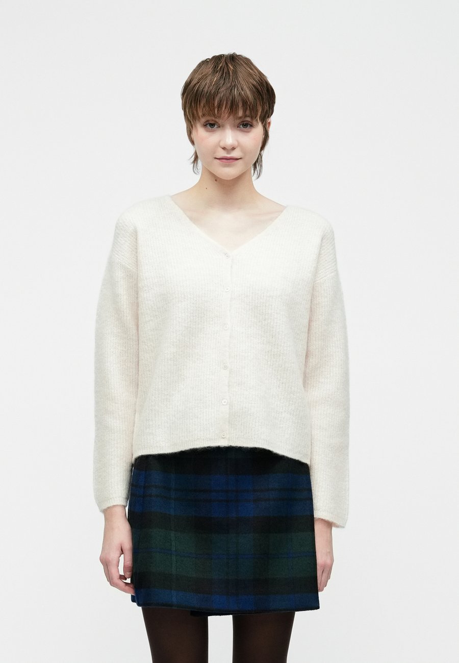 Кардиган Selected Femme SLFSIA V NECK CARDIGAN, Birch/Off-White
Кардиган Selected Femme SLFSIA V NECK CARDIGAN, Birch/Off-White
