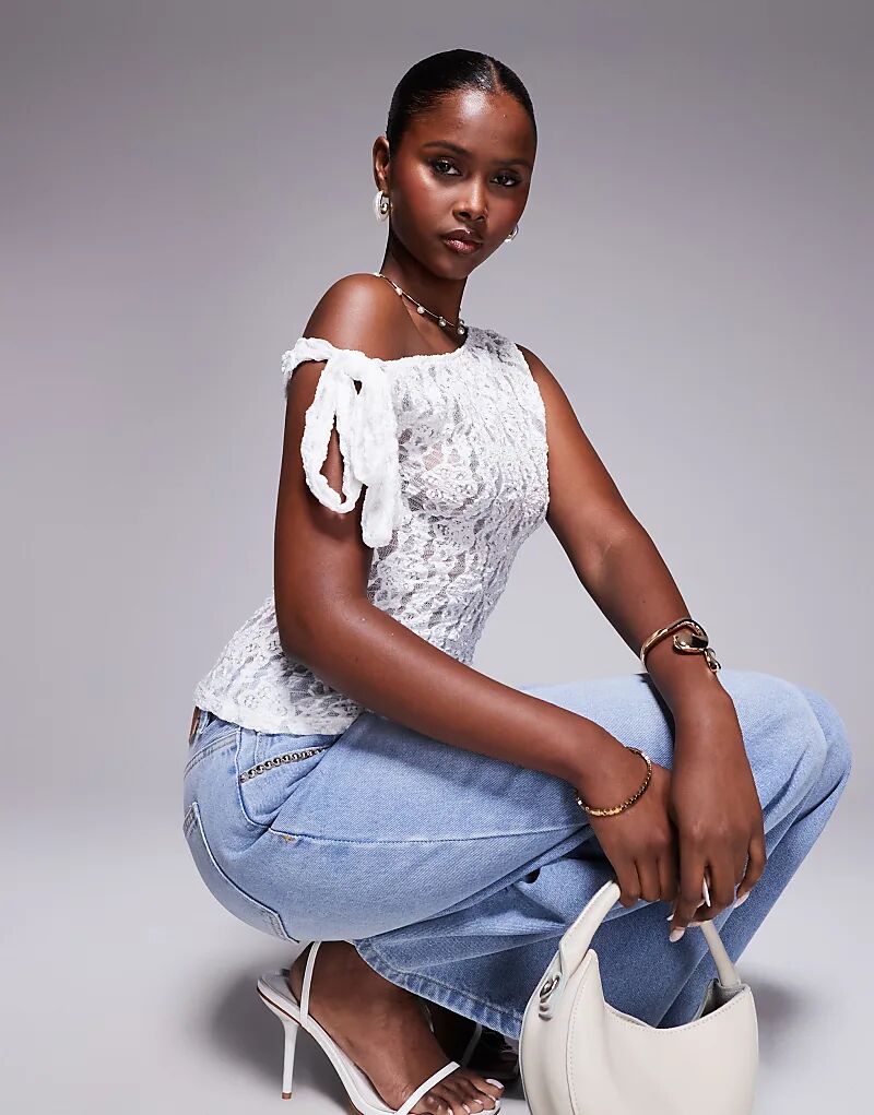 Прозрачный топ с завязками на плечах ASOS DESIGN кремового цвета
Прозрачный топ с завязками на плечах ASOS DESIGN кремового цвета