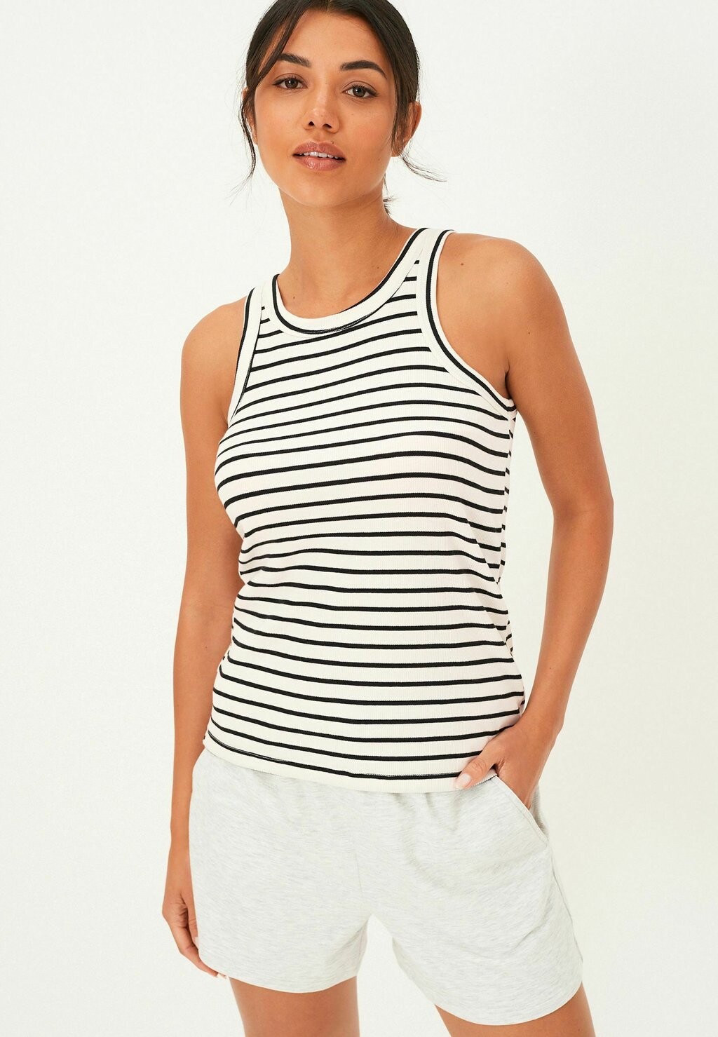 Топ Next, черно-белый
Топ Next, черно-белый