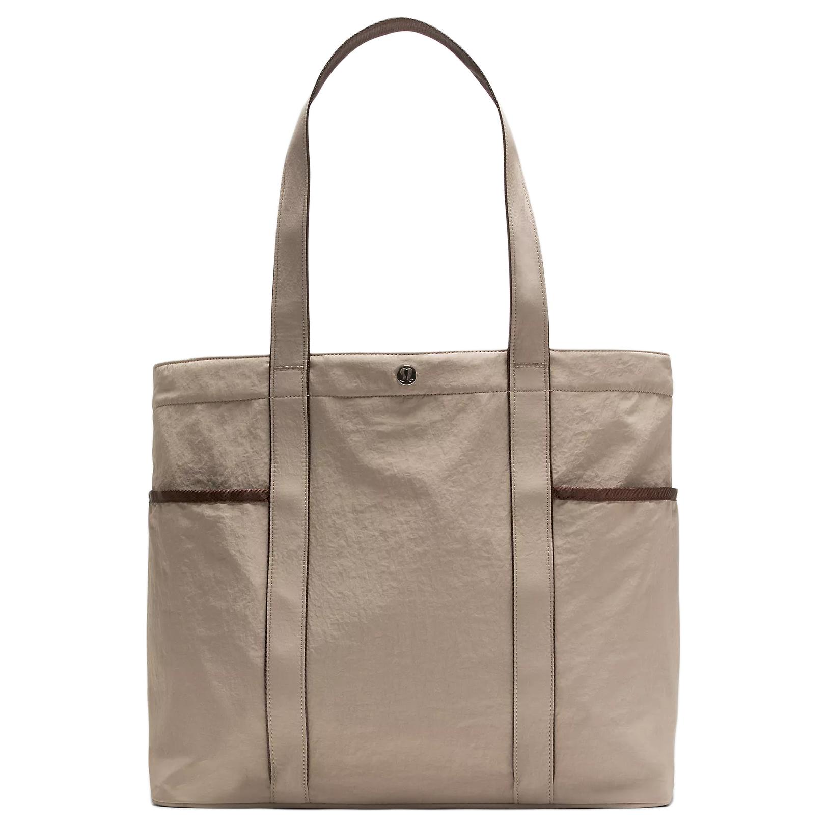 Lululemon Нейлоновая сумка через плечо, стандартного размера, унисекс, теплый серый и цвет секвойи
Lululemon Нейлоновая сумка через плечо, стандартного размера, унисекс, теплый серый и цвет секвойи