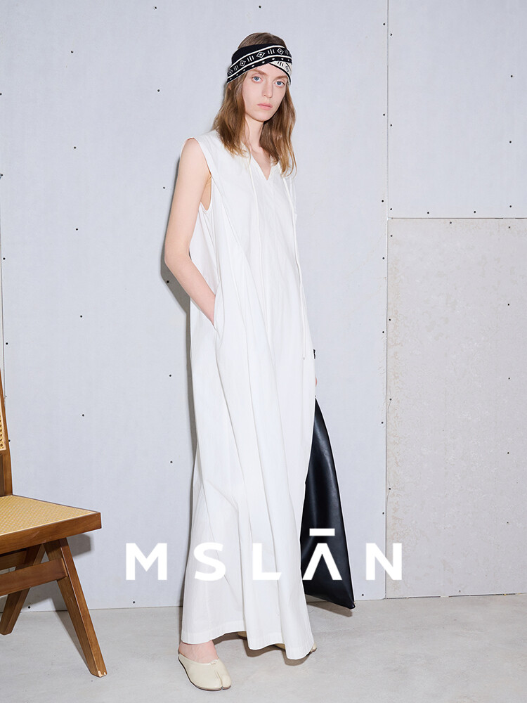 Платье Mslan с V-образным вырезом, белый
Платье Mslan с V-образным вырезом, белый