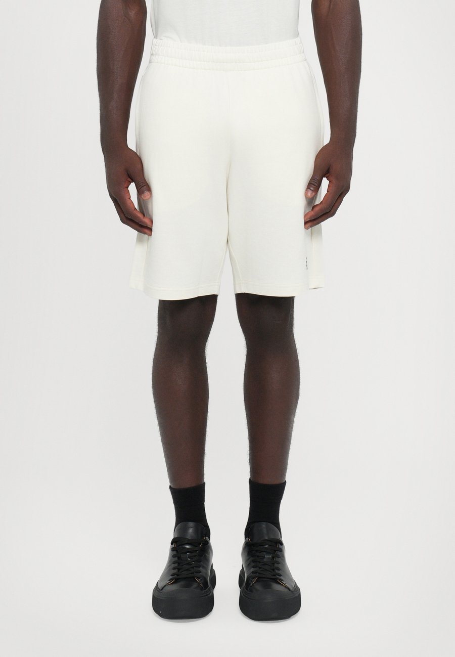 Спортивные шорты EA7 Emporio Armani TRAIN CORE , Vanilla Ice/Off-White
Спортивные шорты EA7 Emporio Armani TRAIN CORE , Vanilla Ice/Off-White