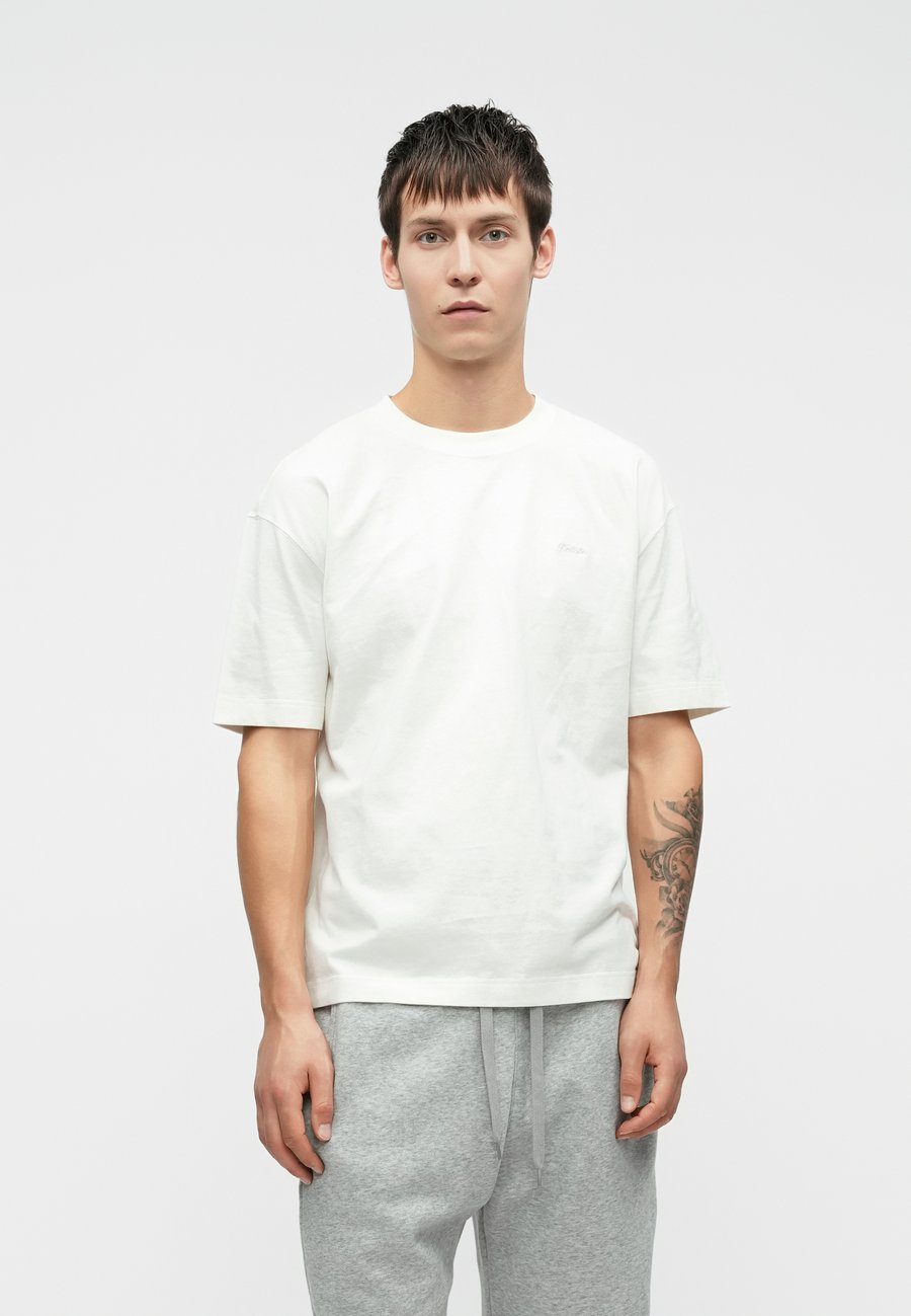 Футболка Hollister Co. BOXY MICRO LOGO, White, Белый, Футболка Hollister Co. BOXY MICRO LOGO, White
Футболка Hollister Co. BOXY MICRO LOGO, White, Белый, Футболка Hollister Co. BOXY MICRO LOGO, White