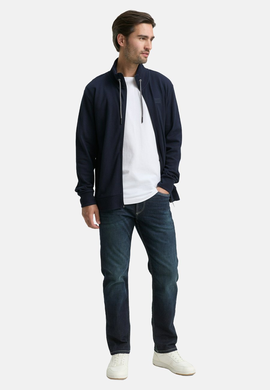 Толстовка TOM TAILOR Zip-up sweatshirt, Sky Captain Blue/Dark Blue
Толстовка TOM TAILOR Zip-up sweatshirt, Sky Captain Blue/Dark Blue