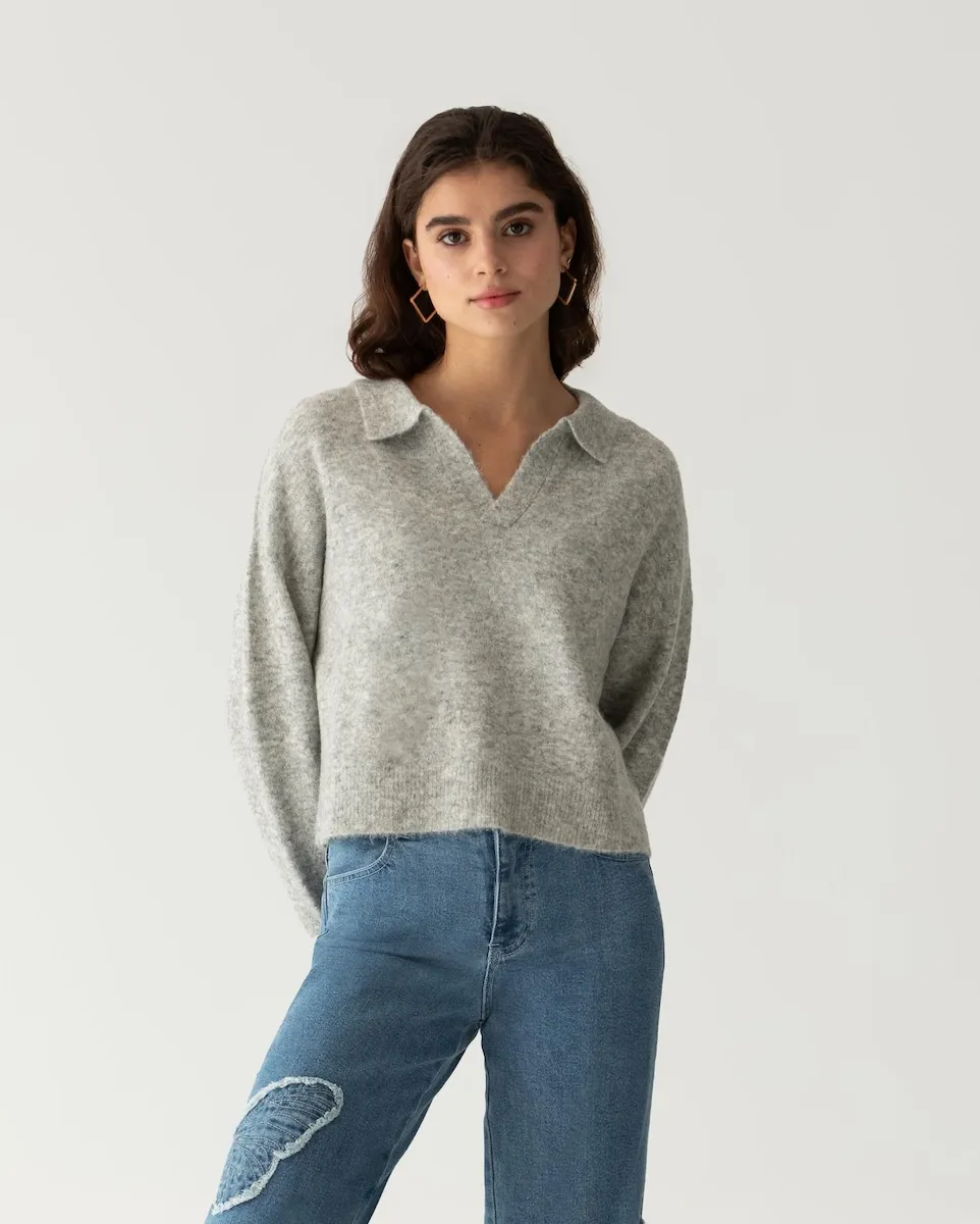 Женский свитер с длинными рукавами и воротником-поло Noon, серый
Женский свитер с длинными рукавами и воротником-поло Noon, серый