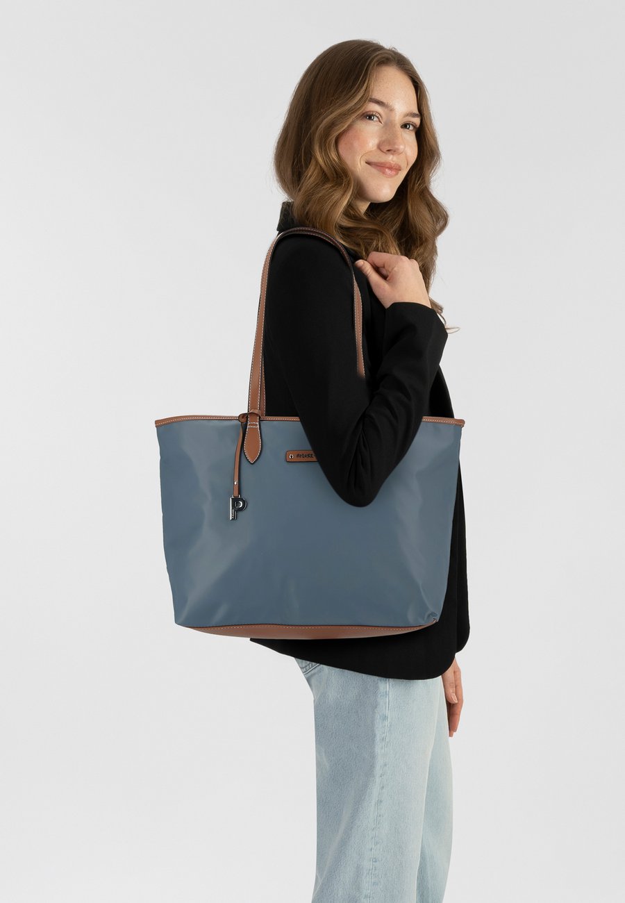 Сумка Picard SONJA 36 CM, Wintersky/Light Blue
Сумка Picard SONJA 36 CM, Wintersky/Light Blue