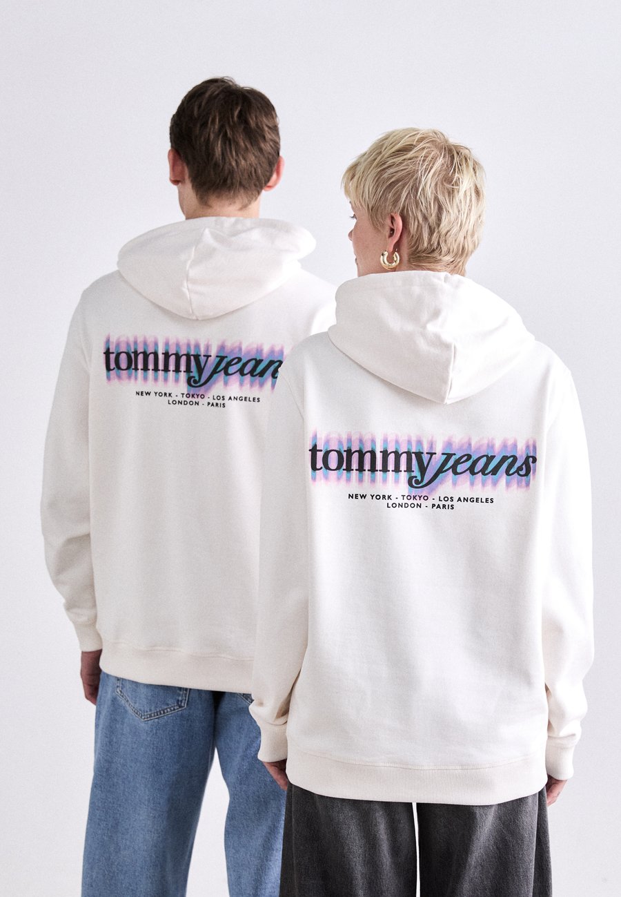 Толстовка Tommy Jeans BLUR SCRPT BCK EXT, Ancient White/White, Белый, Толстовка Tommy Jeans BLUR SCRPT BCK EXT, Ancient White/White
Толстовка Tommy Jeans BLUR SCRPT BCK EXT, Ancient White/White, Белый, Толстовка Tommy Jeans BLUR SCRPT BCK EXT, Ancient White/White