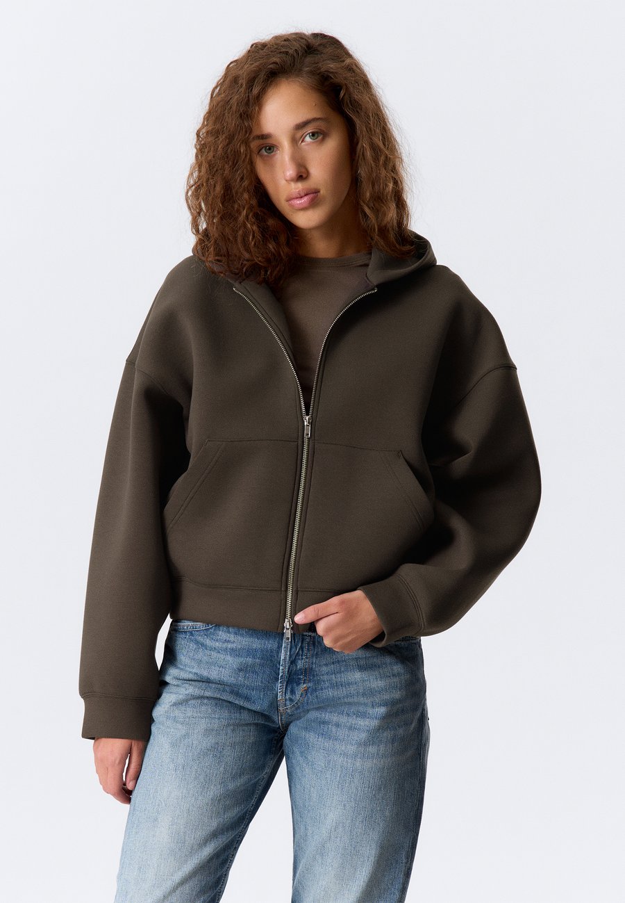 Толстовка Weekday OVERSIZED SCUBA ZIP, Grey Dark/Grey, Серый, Толстовка Weekday OVERSIZED SCUBA ZIP, Grey Dark/Grey
Толстовка Weekday OVERSIZED SCUBA ZIP, Grey Dark/Grey, Серый, Толстовка Weekday OVERSIZED SCUBA ZIP, Grey Dark/Grey