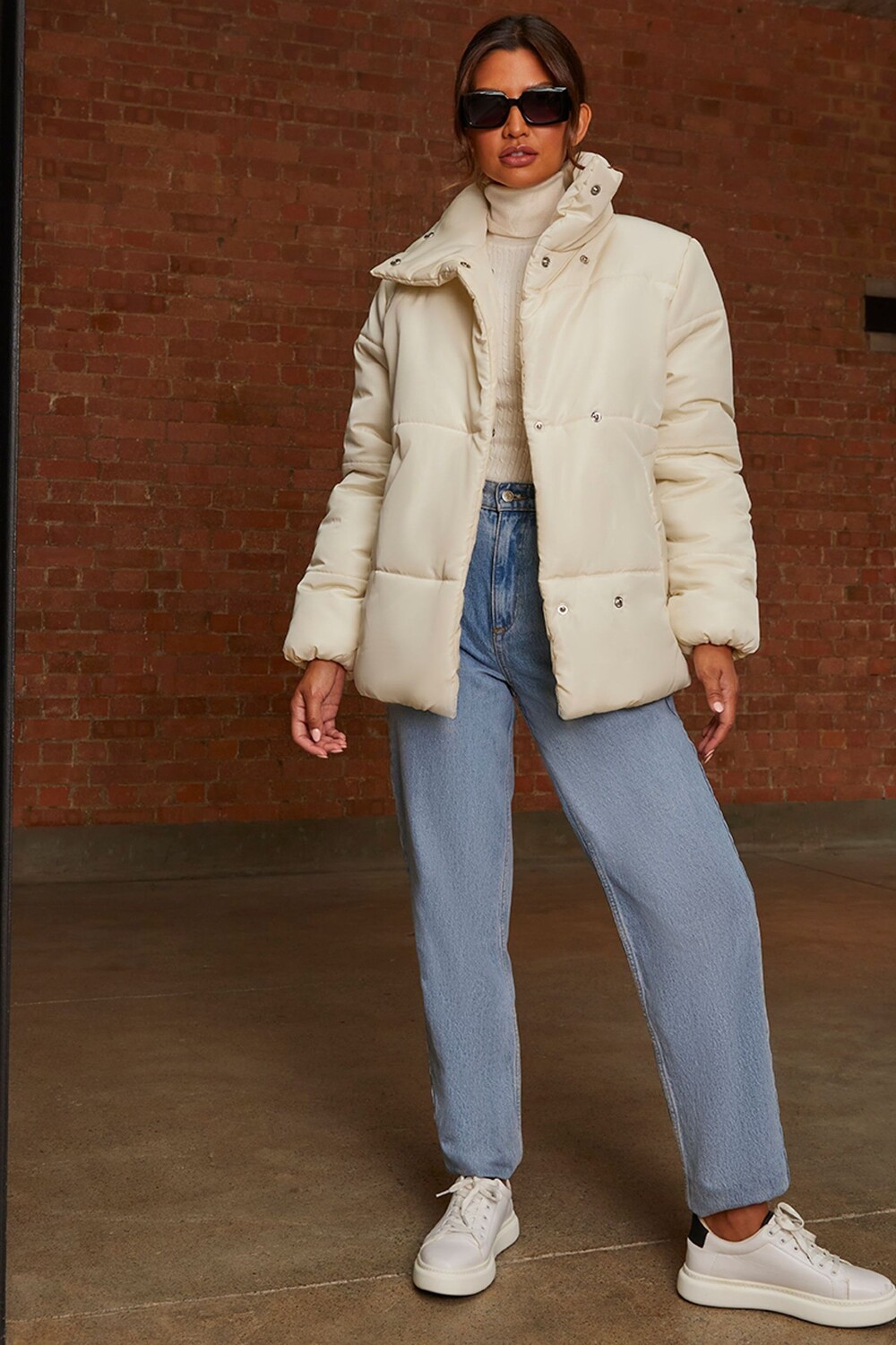 Короткое утепленное пальто оверсайз Chi Chi London, бежевый
Короткое утепленное пальто оверсайз Chi Chi London, бежевый