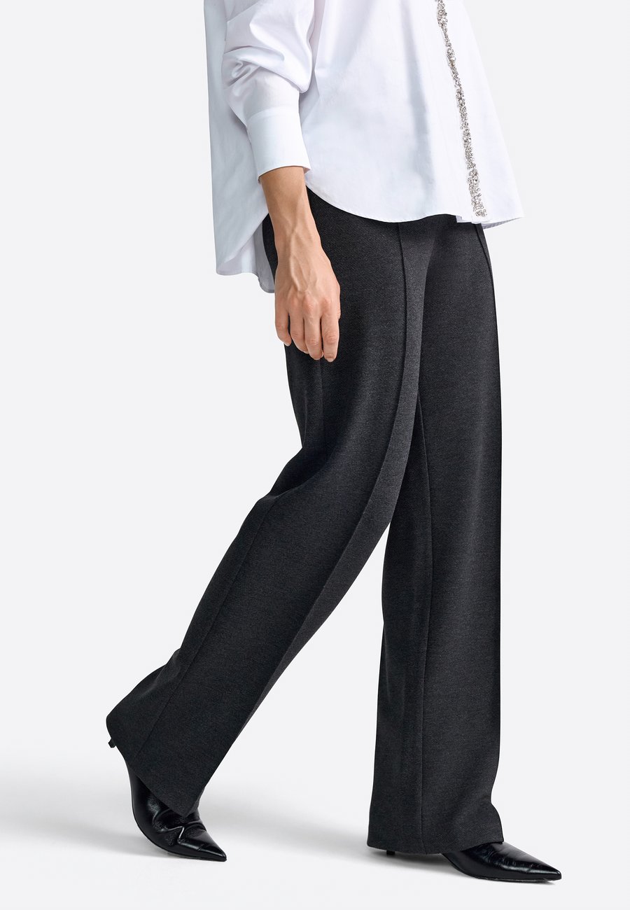 Брюки Rich & Royal Trousers, Black
Брюки Rich & Royal Trousers, Black