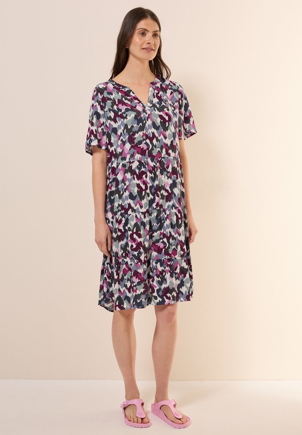 Повседневное платье GEMUSTERTES KLEID Cecil, кремовый
Повседневное платье GEMUSTERTES KLEID Cecil, кремовый