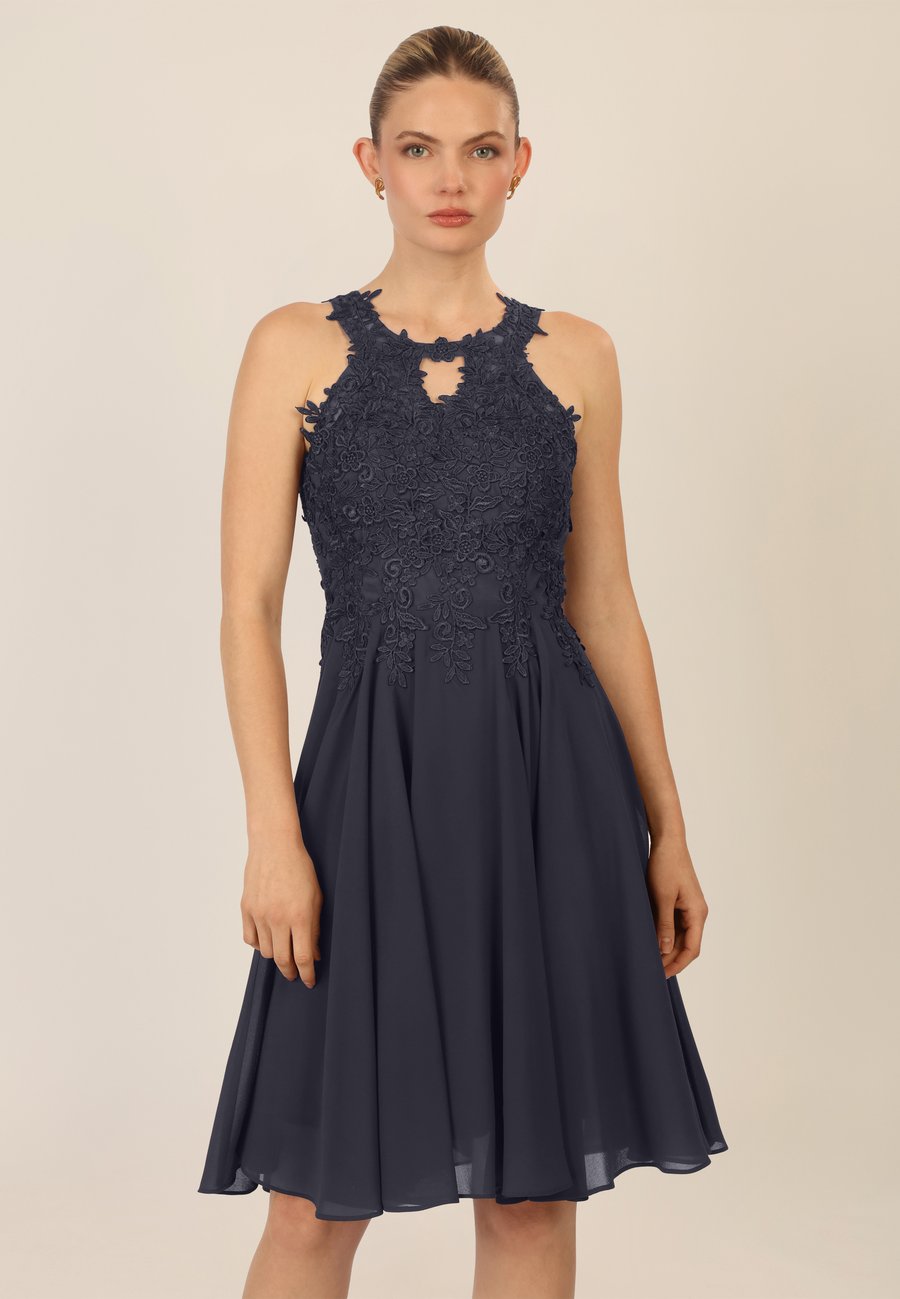 Платье Apart EMBROIDERED , Nachtblau/Dark Blue
Платье Apart EMBROIDERED , Nachtblau/Dark Blue