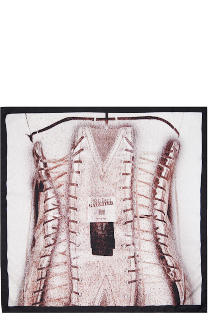 Розовый и серый шелковый шарф с принтом «The trompe l'oeil corset» Jean Paul Gaultier
Розовый и серый шелковый шарф с принтом «The trompe l'oeil corset» Jean Paul Gaultier
