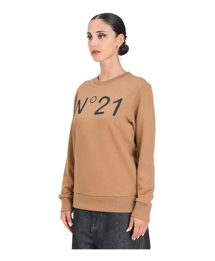 Пуловер верблюжьего цвета с круглым вырезом N21, коричневый
Пуловер верблюжьего цвета с круглым вырезом N21, коричневый