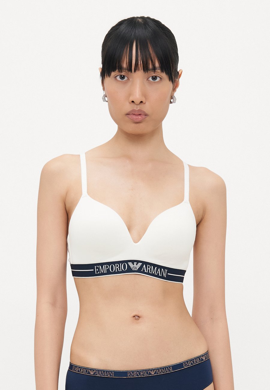 Бюстгальтер Emporio Armani PADDED TRIANGLE BRA, White
Бюстгальтер Emporio Armani PADDED TRIANGLE BRA, White