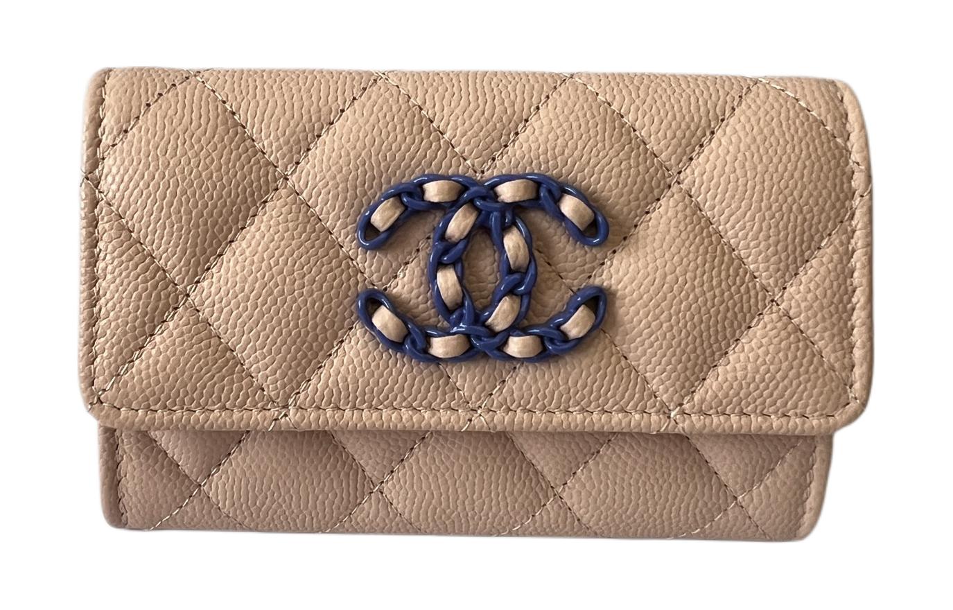 Футболка с принтом Личи Зерно Кожаная визитница клатч кошелек женский телесно-розовый CHANEL
Футболка с принтом Личи Зерно Кожаная визитница клатч кошелек женский телесно-розовый CHANEL