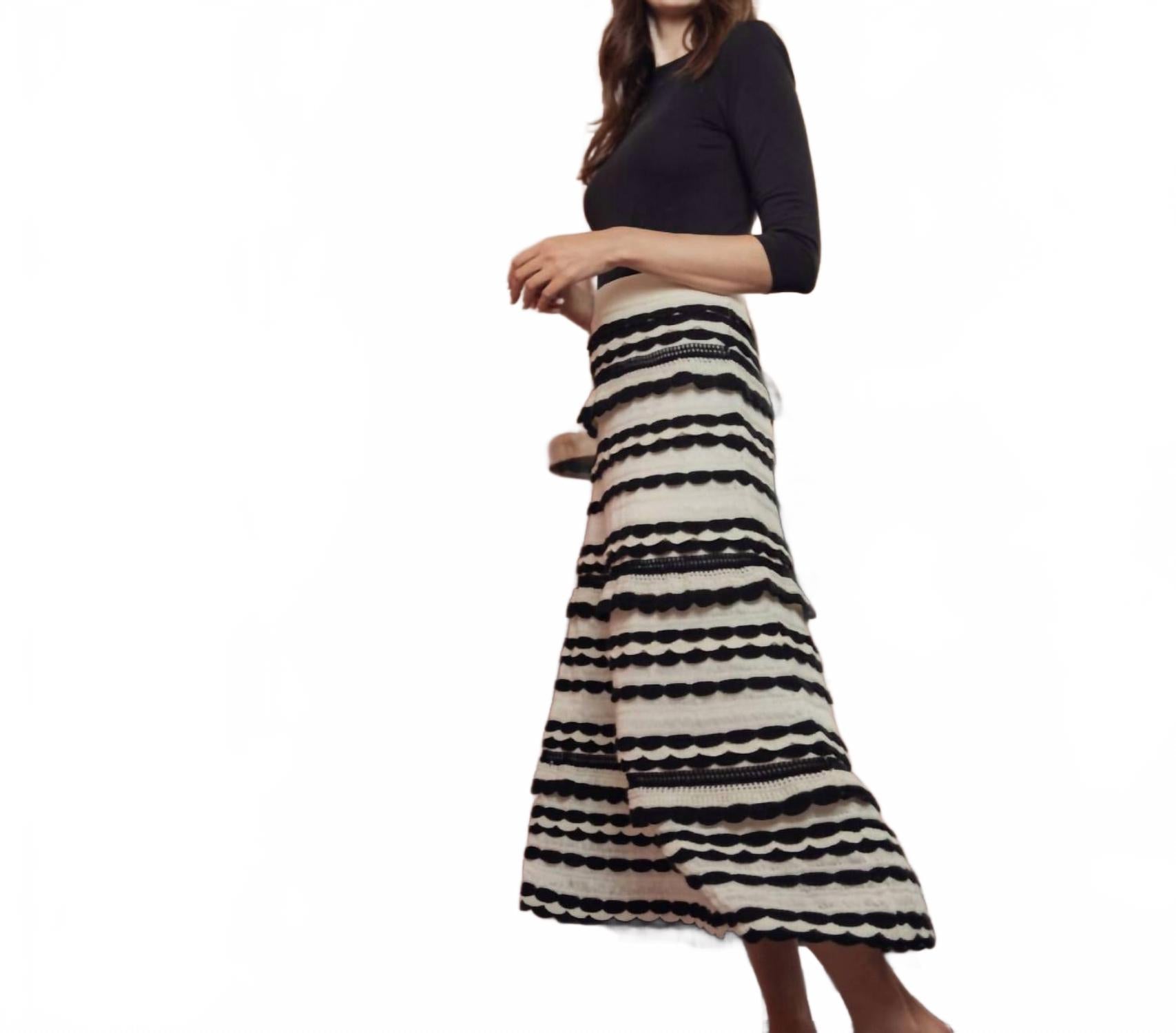 Черно-белая миди-юбка Heather Esteem Couture
Черно-белая миди-юбка Heather Esteem Couture