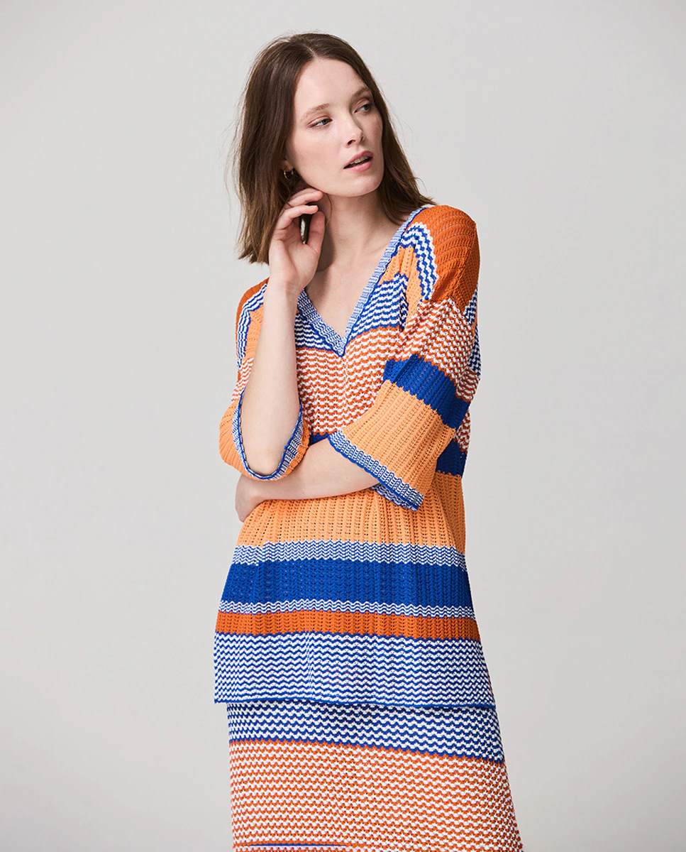 Многоцветный женский свитер с V-образным вырезом Escorpion
Многоцветный женский свитер с V-образным вырезом Escorpion