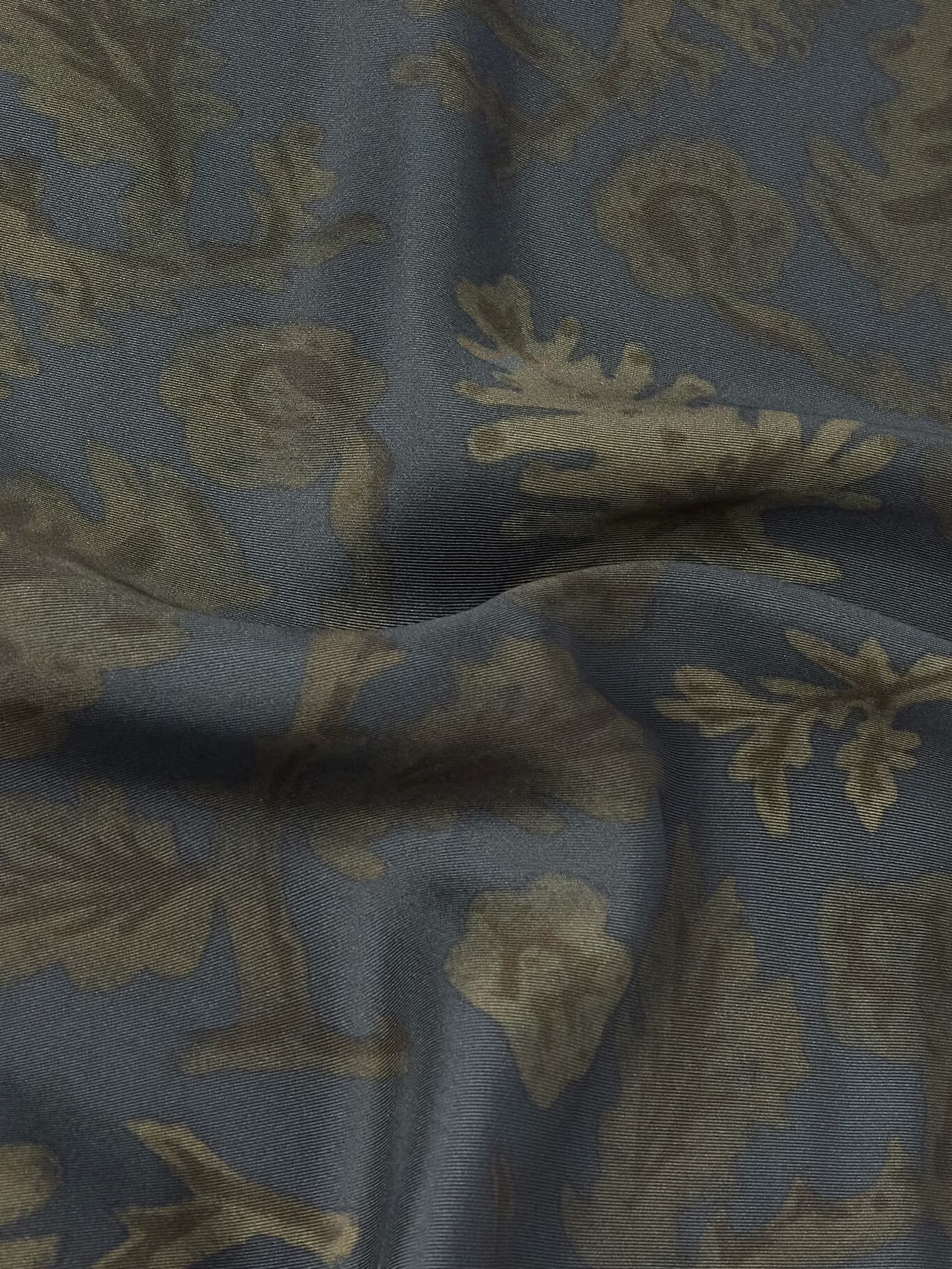 Шарф из шелковой саржи с принтом Sulil A KIND OF GUISE, синий
Шарф из шелковой саржи с принтом Sulil A KIND OF GUISE, синий