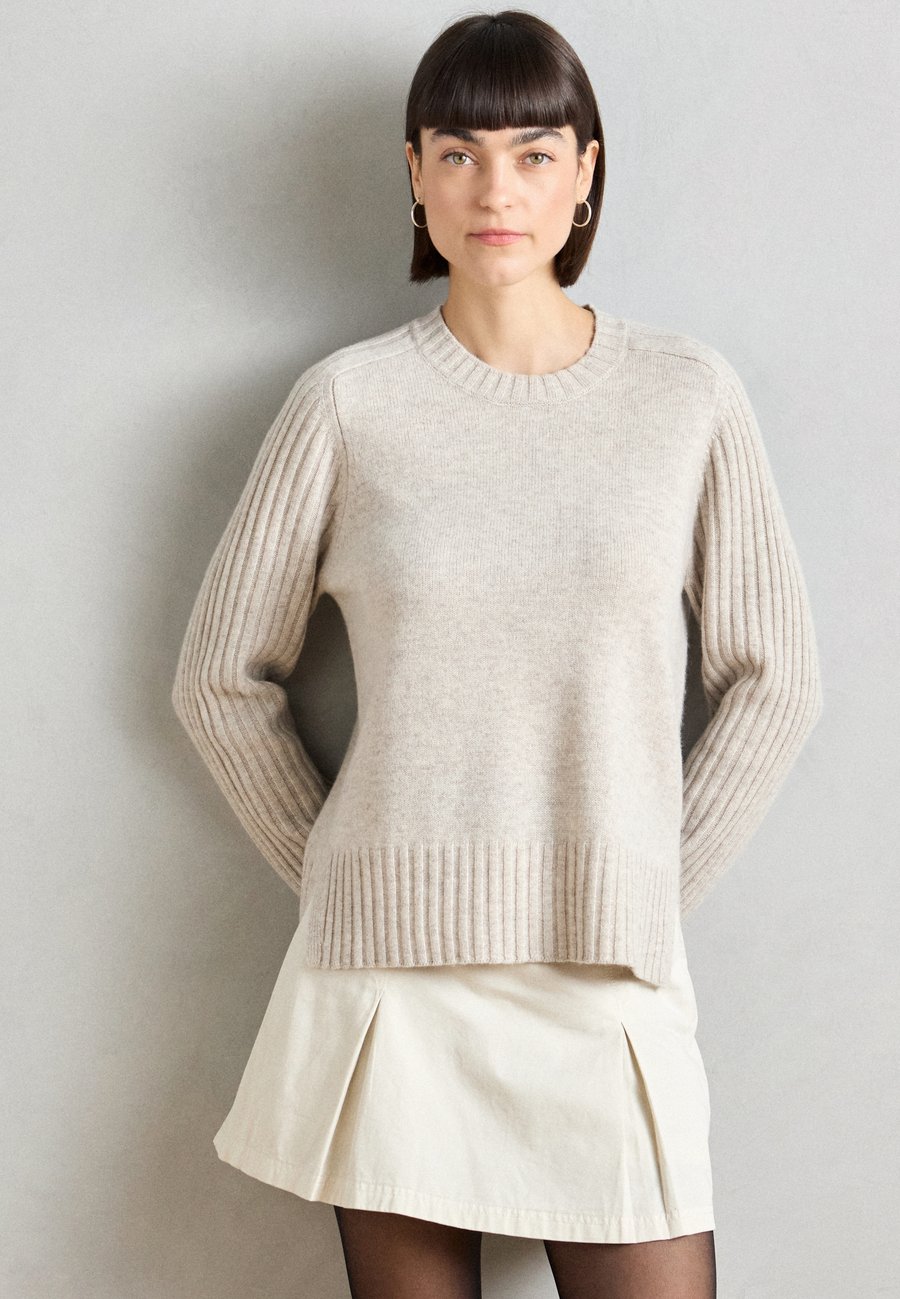 Джемпер Ecoalf EUCALIPTO ROUND NECK WOMAN, Oat Melange/Sand
Джемпер Ecoalf EUCALIPTO ROUND NECK WOMAN, Oat Melange/Sand