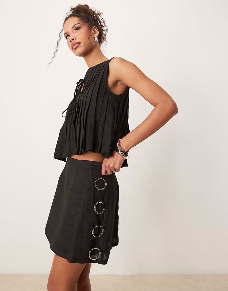 Мини-юбка из льна VRG GRL Discoteca черного цвета
Мини-юбка из льна VRG GRL Discoteca черного цвета