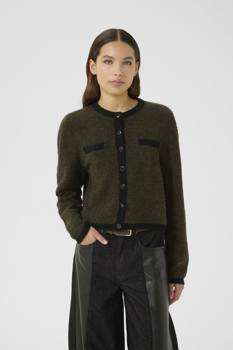 Кардиган Gestuz ALPHA CONTRAST, Olive Mélange/Black/Olive
Кардиган Gestuz ALPHA CONTRAST, Olive Mélange/Black/Olive