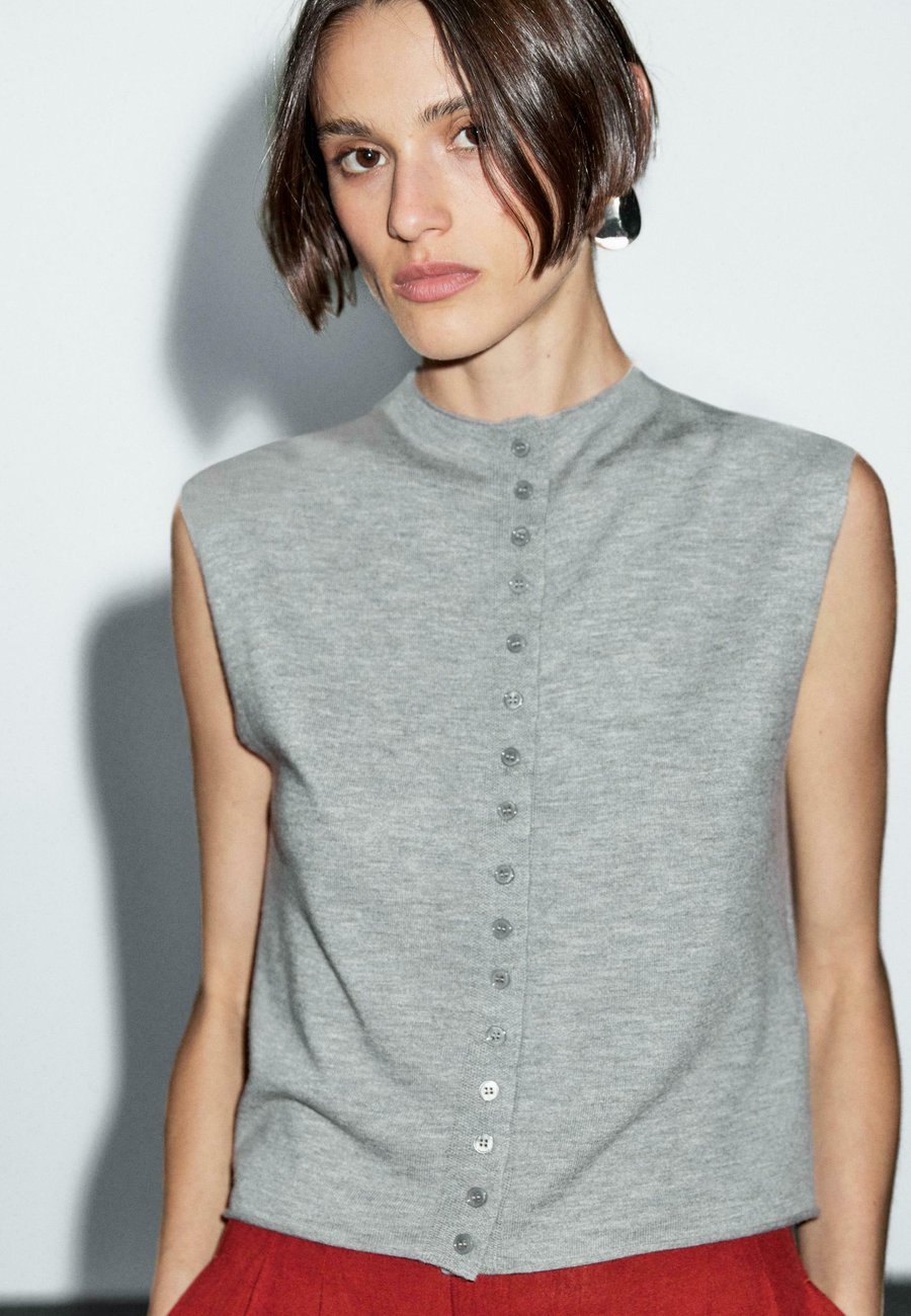 Кардиган Massimo Dutti CROPPED HIGH COLLAR, Grey
Кардиган Massimo Dutti CROPPED HIGH COLLAR, Grey