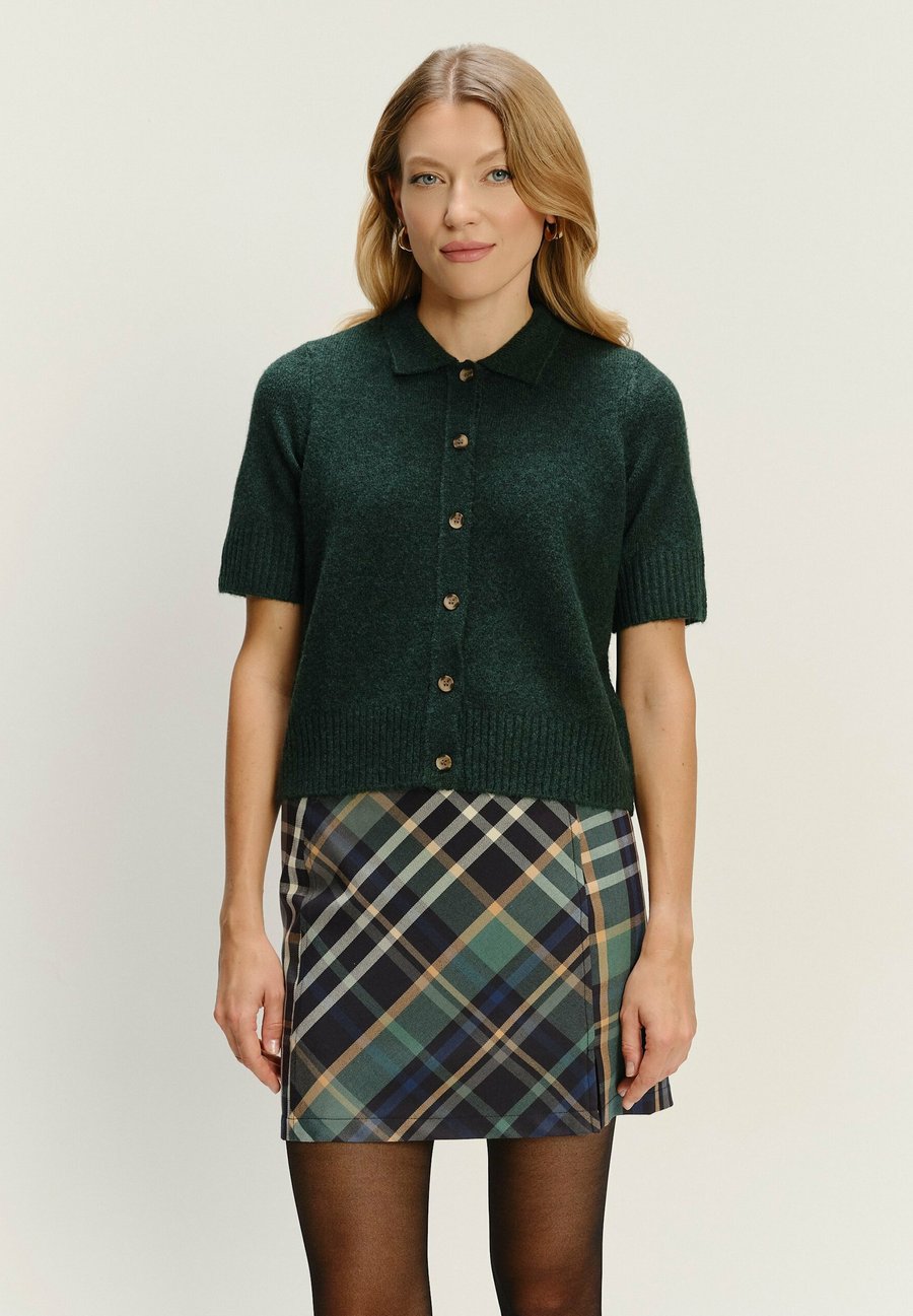 Кардиган Greenpoint Cardigan, Dark Green
Кардиган Greenpoint Cardigan, Dark Green