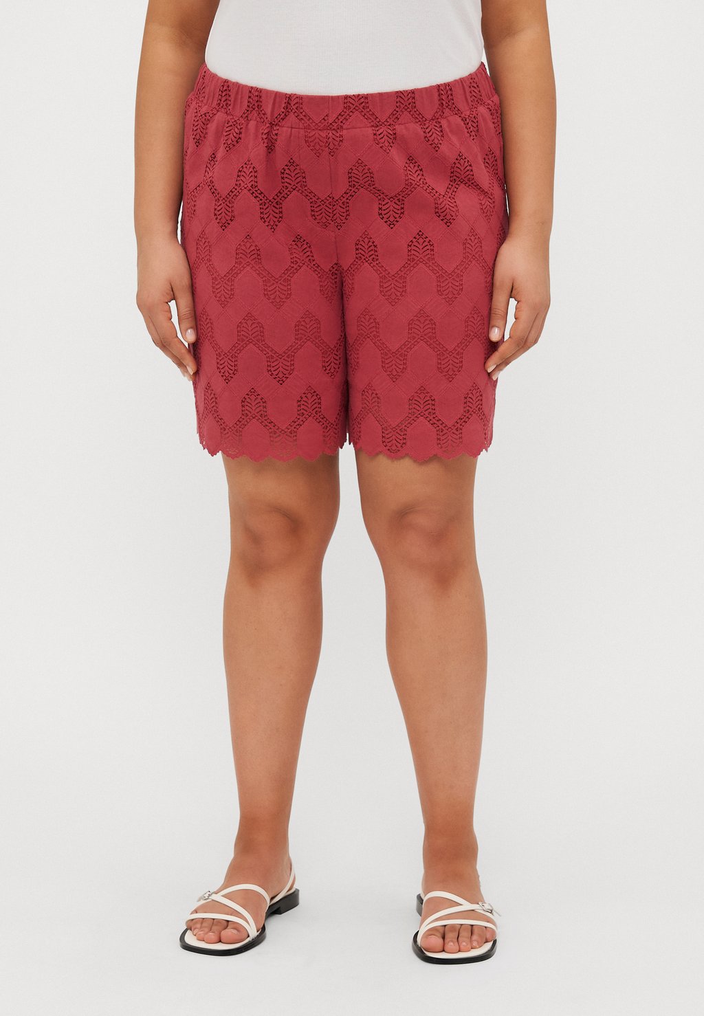 Шорты CARCLEANOR ONLY Carmakoma, светло-красный
Шорты CARCLEANOR ONLY Carmakoma, светло-красный