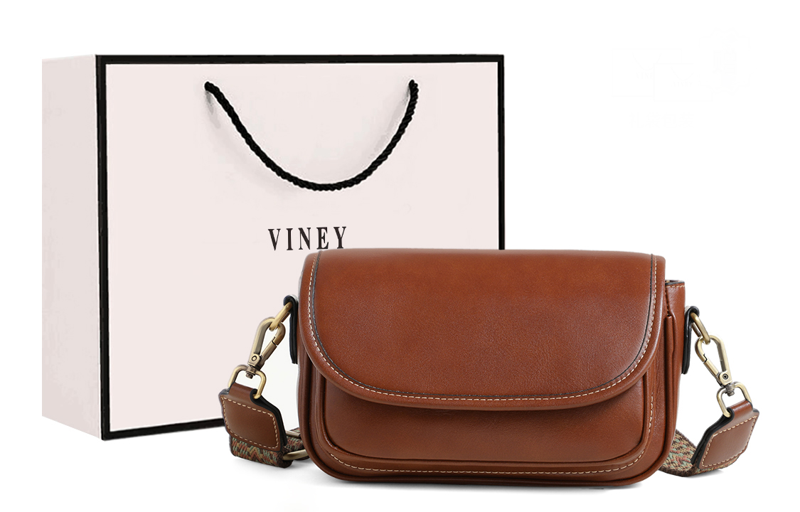 Сумка женская маленькая квадратная через плечо из коровьей кожи с элементами экокожи небольшого размера тёмно-коричневая VINEY, винно-кофейная 
Сумка женская маленькая квадратная через плечо из коровьей кожи с элементами экокожи небольшого размера тёмно-коричневая VINEY, винно-кофейная