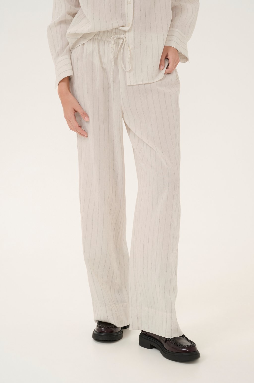 Брюки LIMA WIDE My Essential Wardrobe, кремовый
Брюки LIMA WIDE My Essential Wardrobe, кремовый