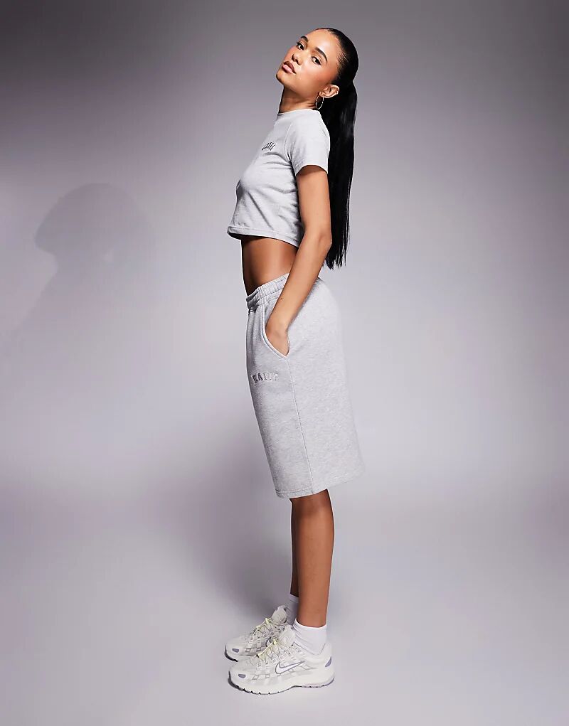 Длинные спортивные шорты Kaiia из хлопка с вышитым логотипом, темно-серый меланж
Длинные спортивные шорты Kaiia из хлопка с вышитым логотипом, темно-серый меланж