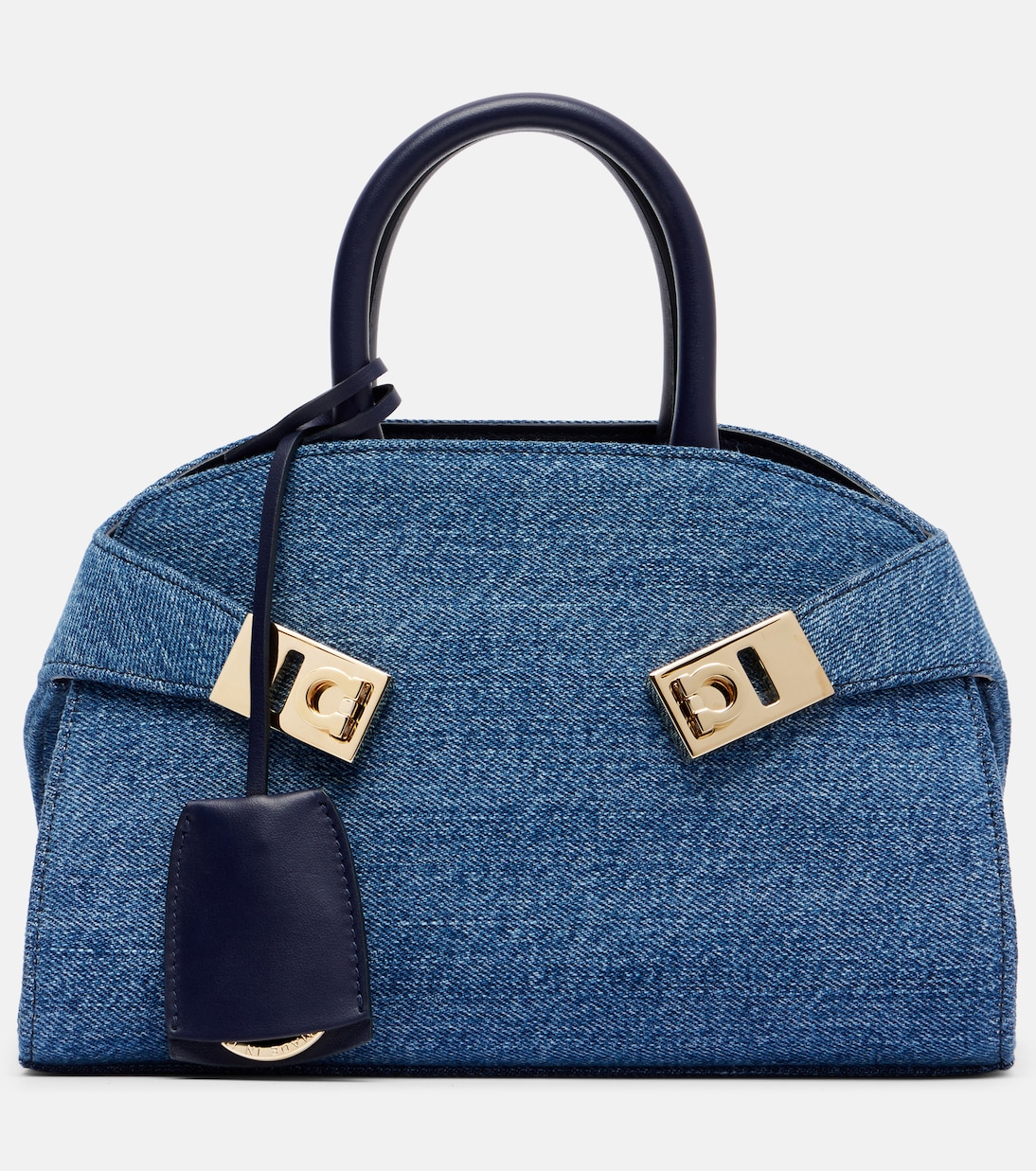 Маленькая джинсовая сумка-шоппер Hug Ferragamo, Denim/Midnight/Midnight
Маленькая джинсовая сумка-шоппер Hug Ferragamo, Denim/Midnight/Midnight