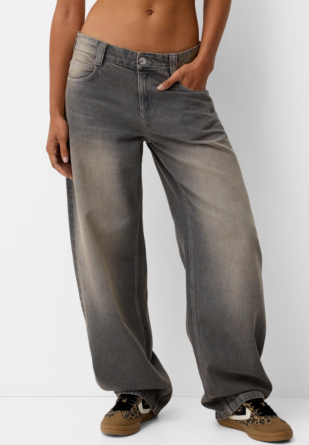 Джинсы свободного кроя Bershka, темно-серый
Джинсы свободного кроя Bershka, темно-серый