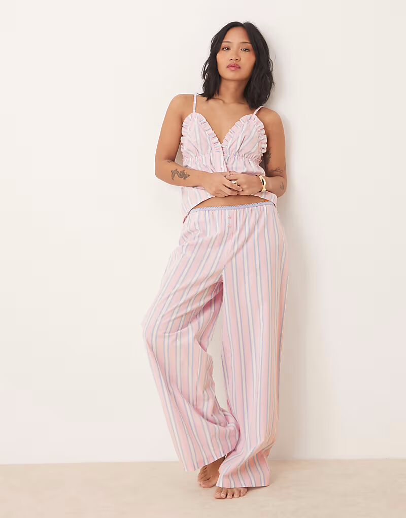 ASOS DESIGN Petite, комбинированные тканые брюки в розовую и синюю полоску ASOS Petite
ASOS DESIGN Petite, комбинированные тканые брюки в розовую и синюю полоску ASOS Petite
