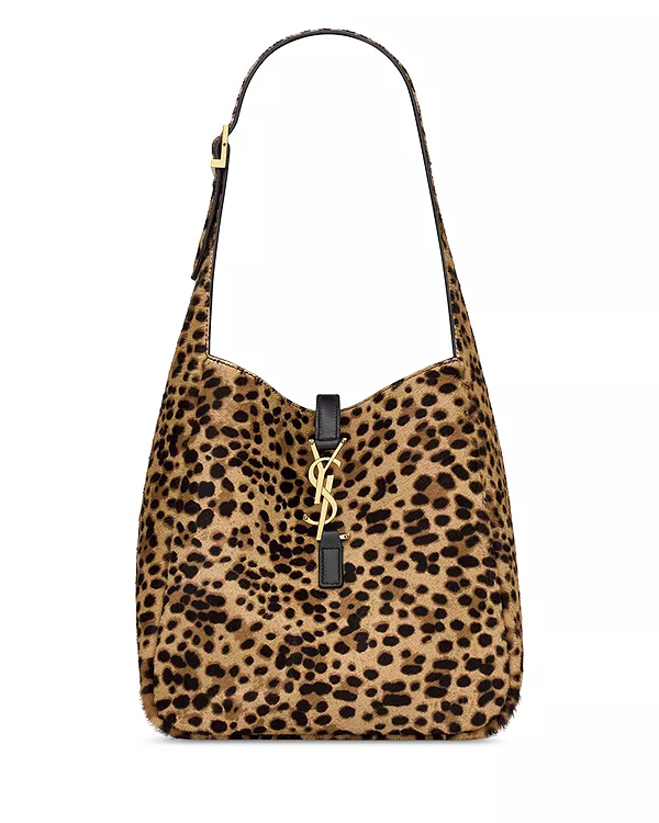 Мягкая маленькая сумка через плечо Le 5 a 7 Saint Laurent, коричневый
Мягкая маленькая сумка через плечо Le 5 a 7 Saint Laurent, коричневый