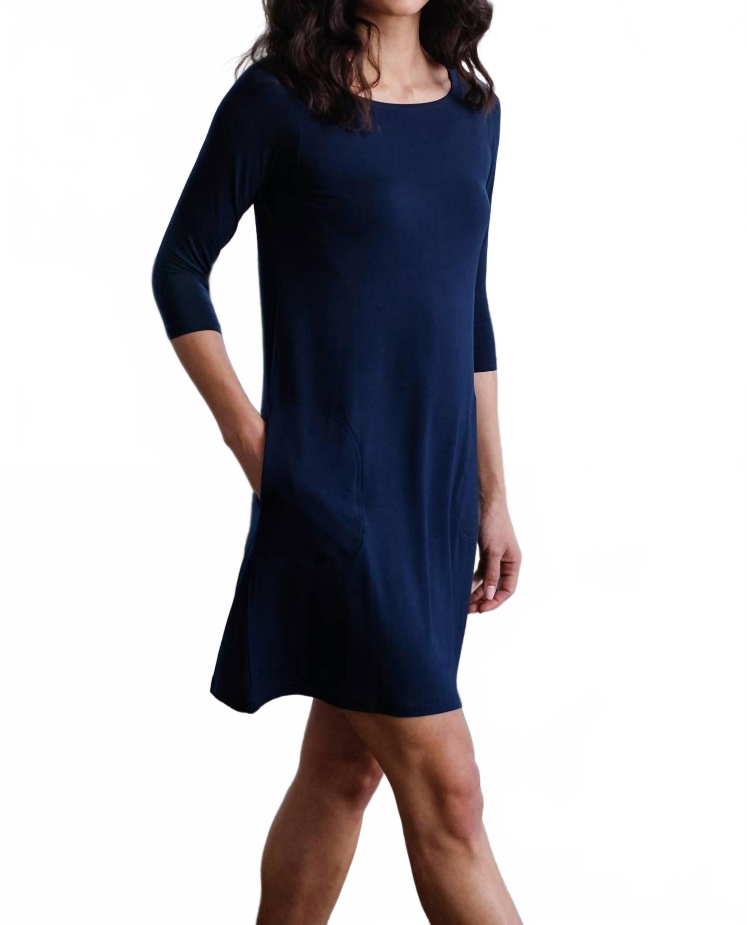 Платье Rita с лодочкой из бамбука А-силуэта с карманами в цвете navy Yala
Платье Rita с лодочкой из бамбука А-силуэта с карманами в цвете navy Yala