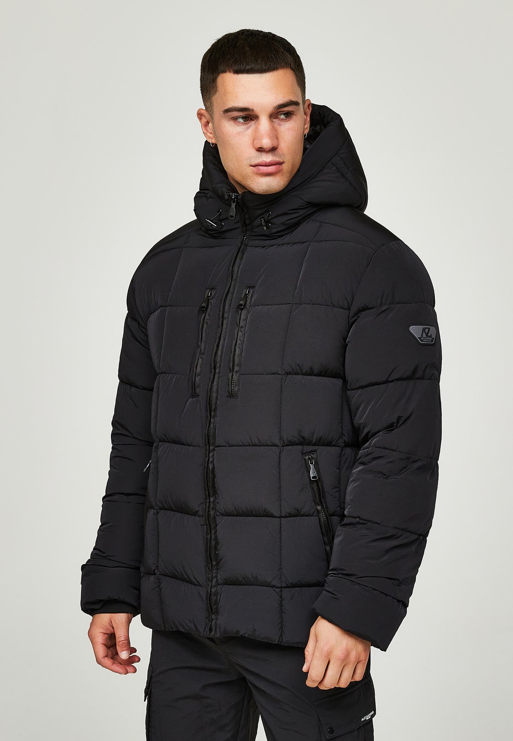 Зимняя куртка AZZARO PUFFER JACKET Alessandro Zavetti, черный
Зимняя куртка AZZARO PUFFER JACKET Alessandro Zavetti, черный